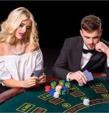 Interface aplikasi mobile skw slot menampilkan studio live-dealer dan berbagai kategori permainan